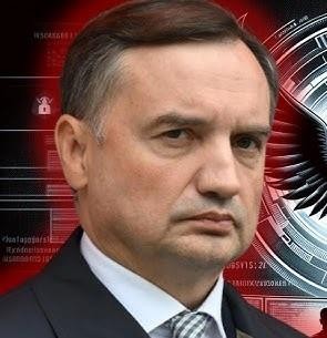 Symboliczna grafika przedstawiająca wpływ Zbigniewa Ziobry na polski wymiar sprawiedliwości, z elementami reformy sądownictwa i kontrowersji, w barwach narodowych Polski.