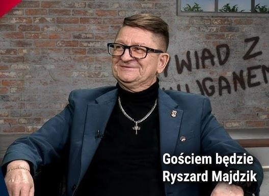 Symboliczne przedstawienie edukacji i rozwoju osobistego, nawiązujące do ścieżki kształcenia Ryszarda Majdzika.